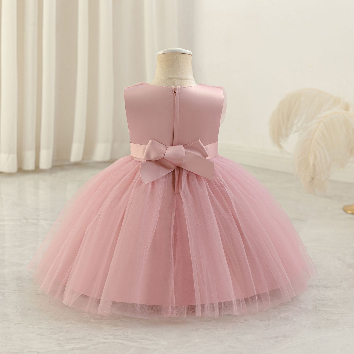 Cute Puffy Mesh Ball Gown Tea Length Dress for Girls – Applique & Bow Party Outfit